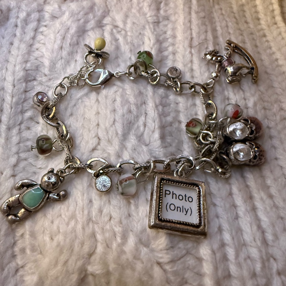 Avon “Mom’s Treasure” Charm Bracelet - Picture 4 of 6